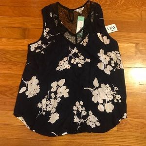 Q&A Caroly Lace Trim Top